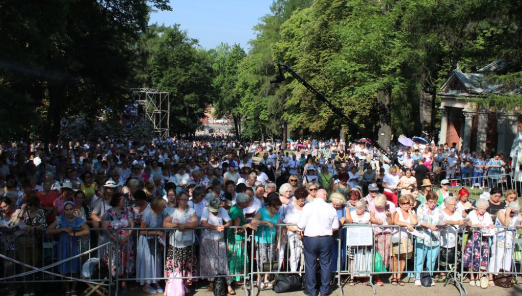 Pielgrzymka kobiet i dziewcząt do Piekar Śląskich [FOTO]