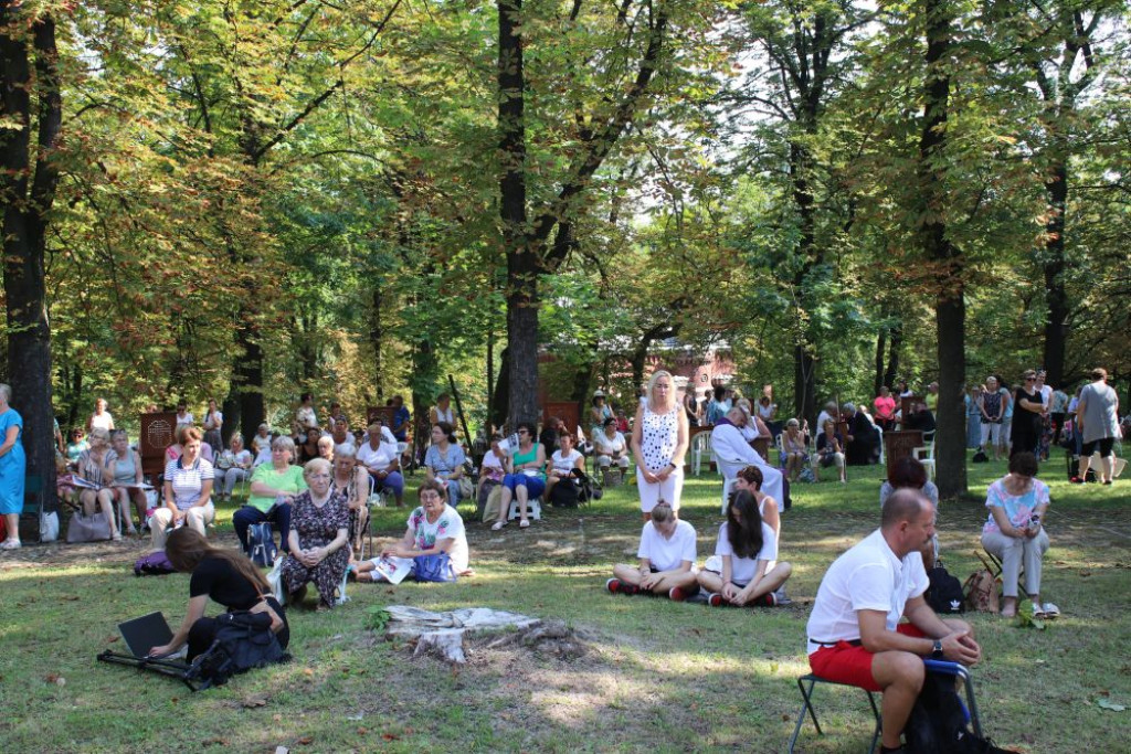 Pielgrzymka kobiet i dziewcząt do Piekar Śląskich [FOTO]