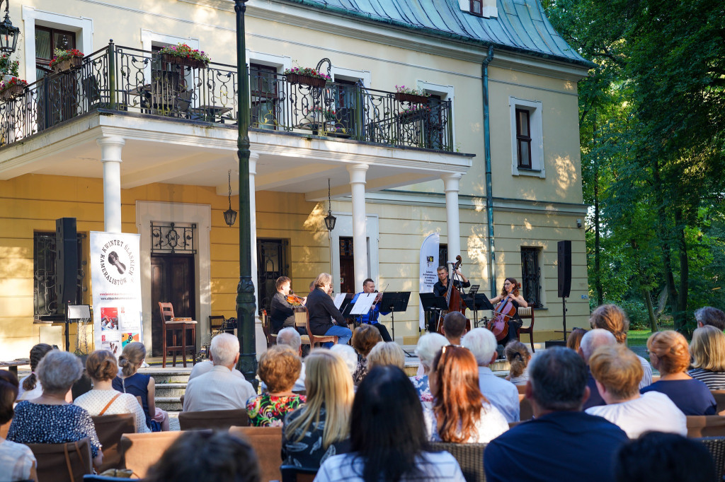 Dereszowska za nakrętki. Koncert w Pałacu w Rybnej [FOTO]