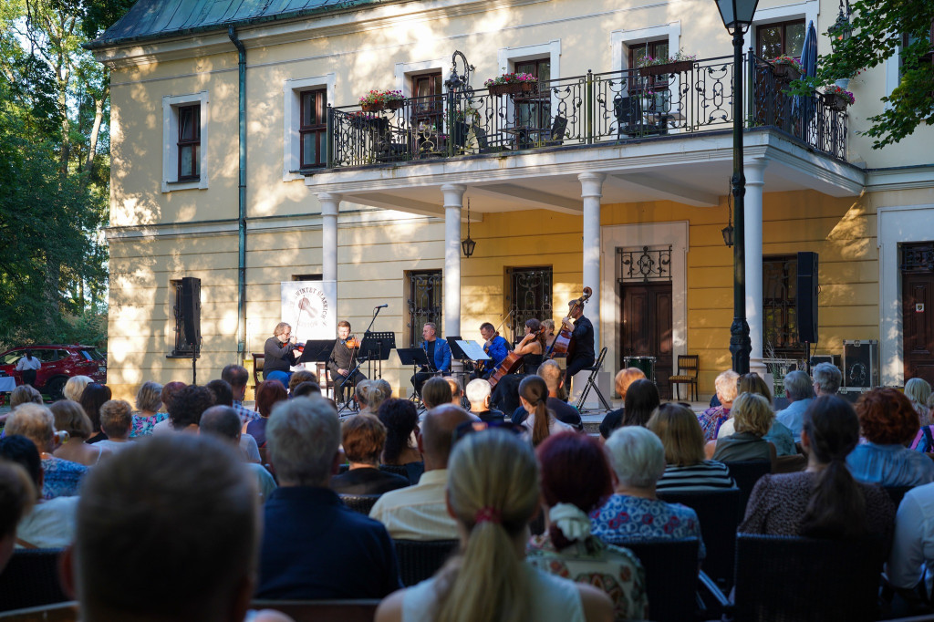 Dereszowska za nakrętki. Koncert w Pałacu w Rybnej [FOTO]