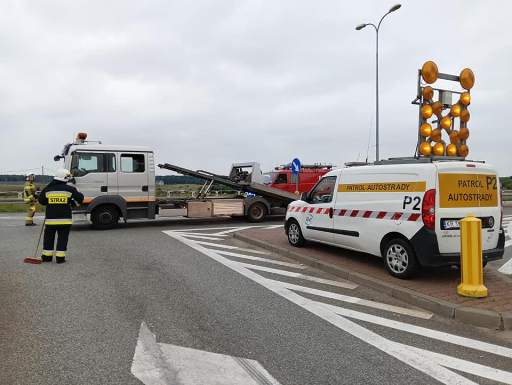 Zjechał z A1, wjechał w dostawczaka