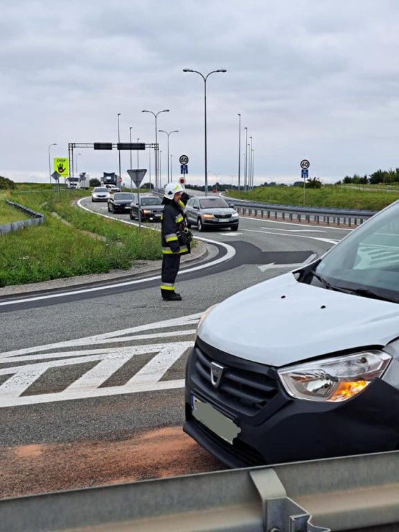 Zjechał z A1, wjechał w dostawczaka