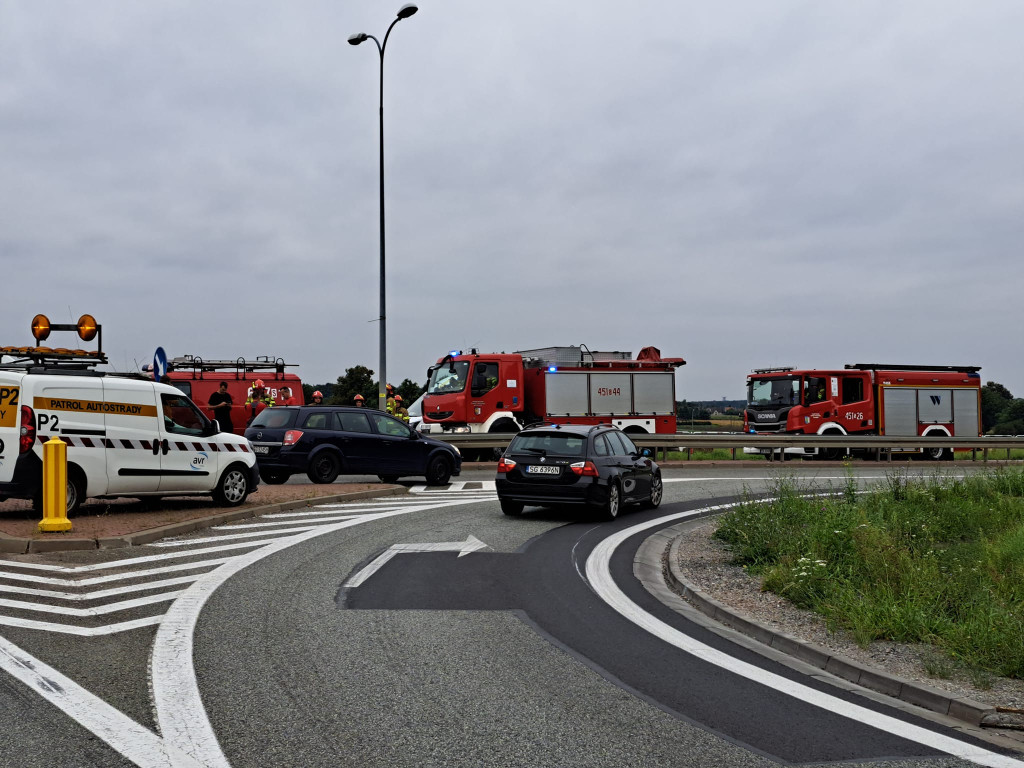 Zjechał z A1, wjechał w dostawczaka