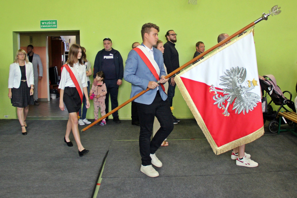 Radzionków. Pasowanie, ślubowanie. Rozpoczęcie roku szkolnego [FOTO]