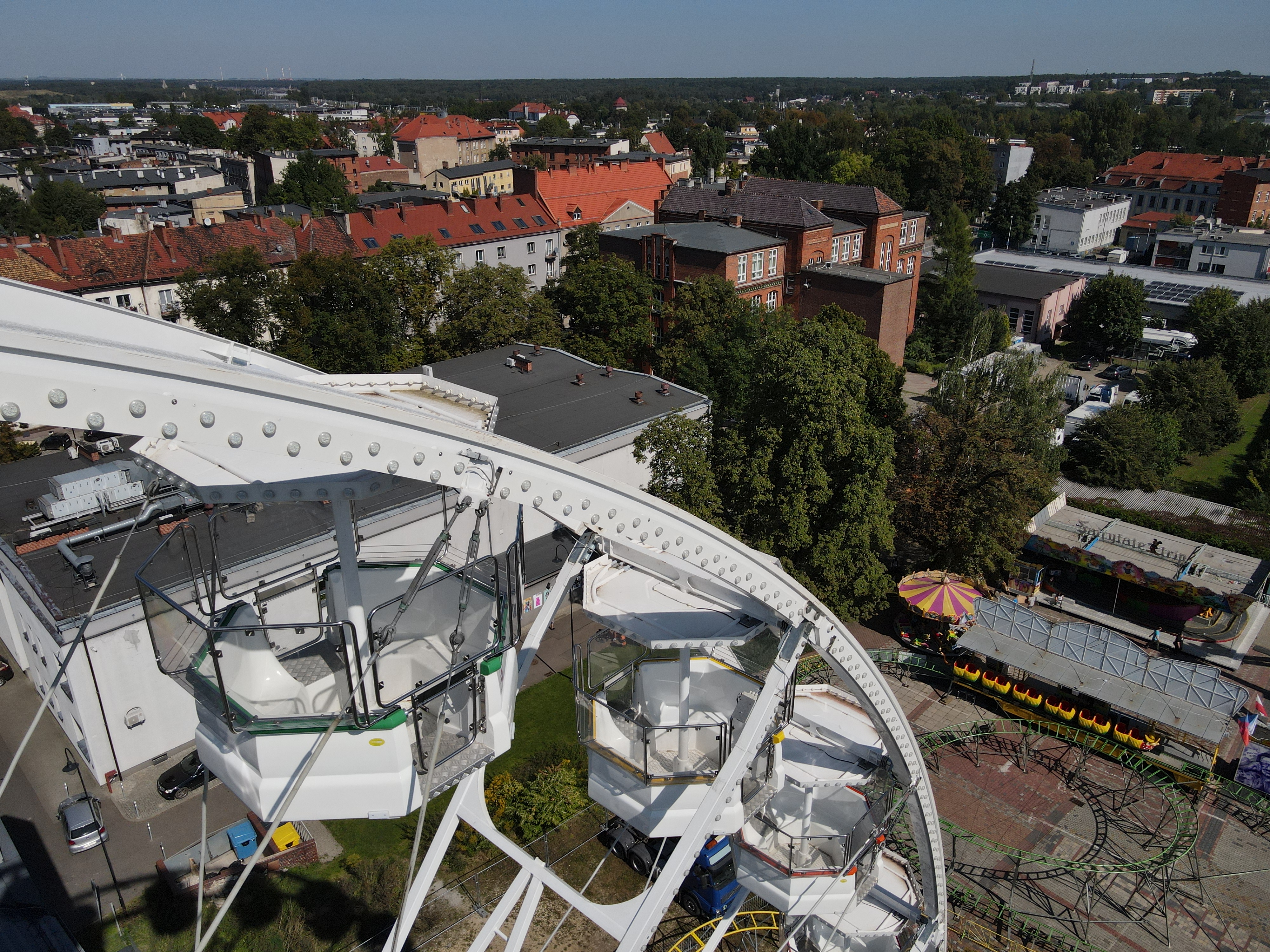 Gwarki 2023 i karuzele. Taki stąd widok