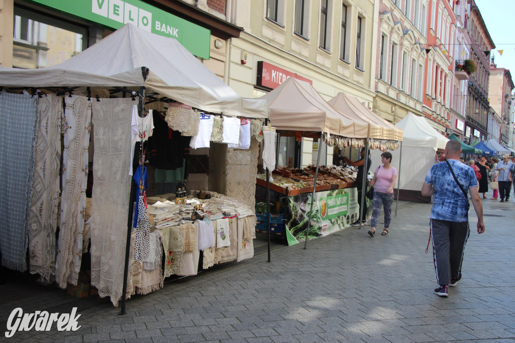 Gwarki 2023. Stragany na ul. Krakowskiej już stoją [FOTO]