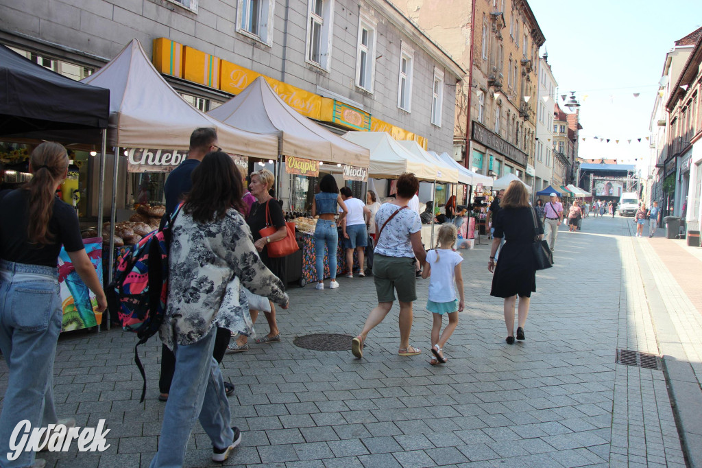 Gwarki 2023. Stragany na ul. Krakowskiej już stoją [FOTO]