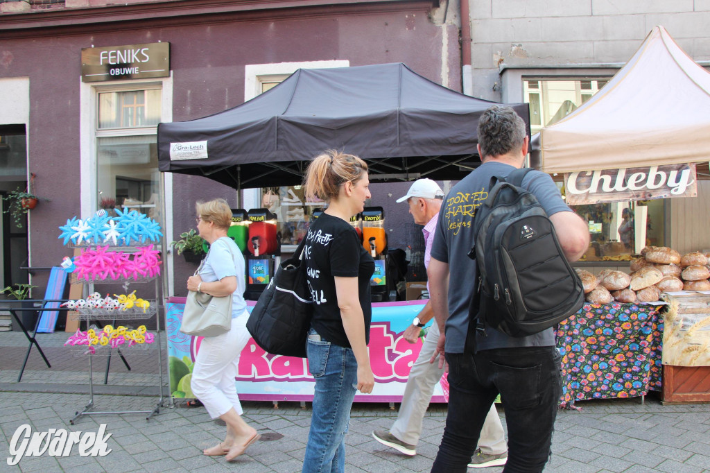 Gwarki 2023. Stragany na ul. Krakowskiej już stoją [FOTO]