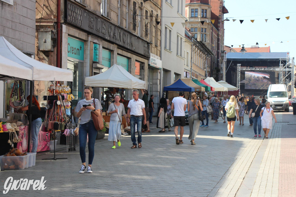 Gwarki 2023. Stragany na ul. Krakowskiej już stoją [FOTO]