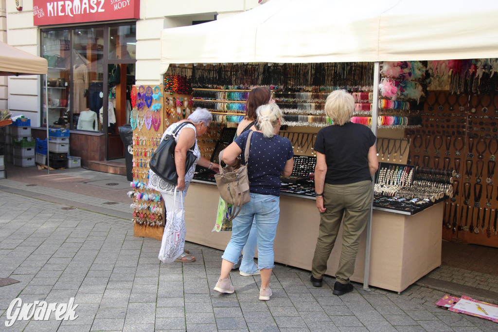 Gwarki 2023. Stragany na ul. Krakowskiej już stoją [FOTO]