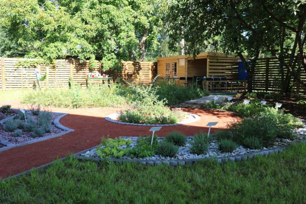 Ogród sensoryczny przy szkole już otwarty