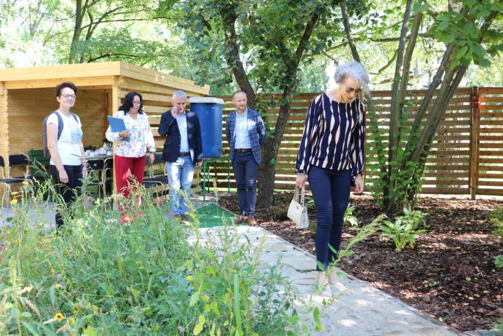 Ogród sensoryczny przy szkole już otwarty