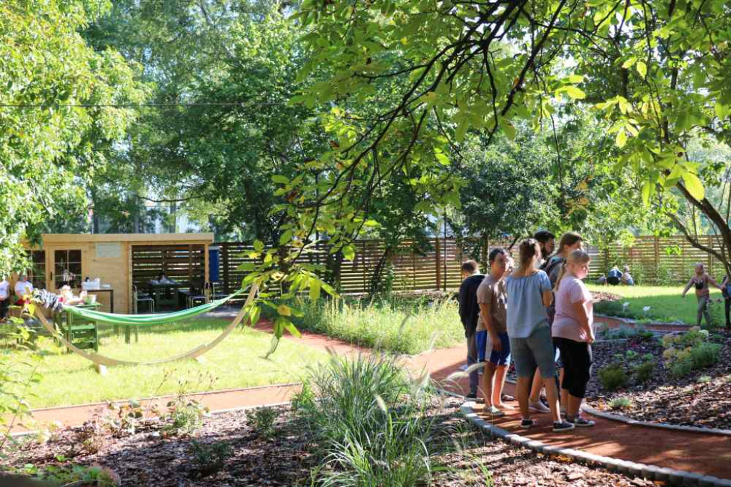 Ogród sensoryczny przy szkole już otwarty