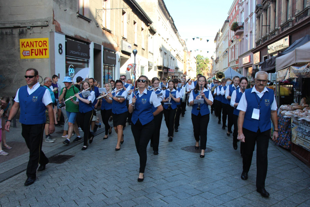 Przemarsz Tarnogórskiej Orkiestry Dętej rozpoczął Gwarki [FOTO]