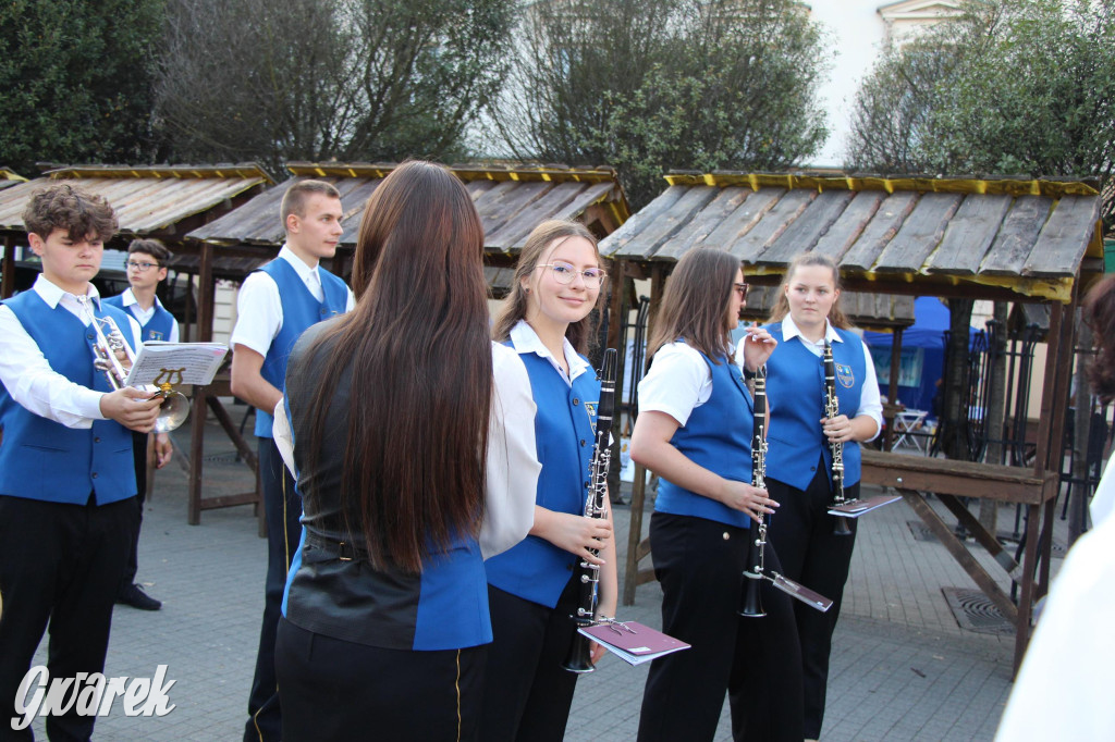 Przemarsz Tarnogórskiej Orkiestry Dętej rozpoczął Gwarki [FOTO]