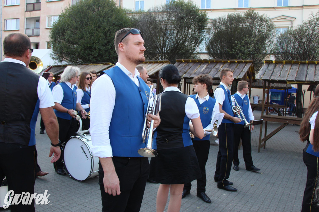 Przemarsz Tarnogórskiej Orkiestry Dętej rozpoczął Gwarki [FOTO]
