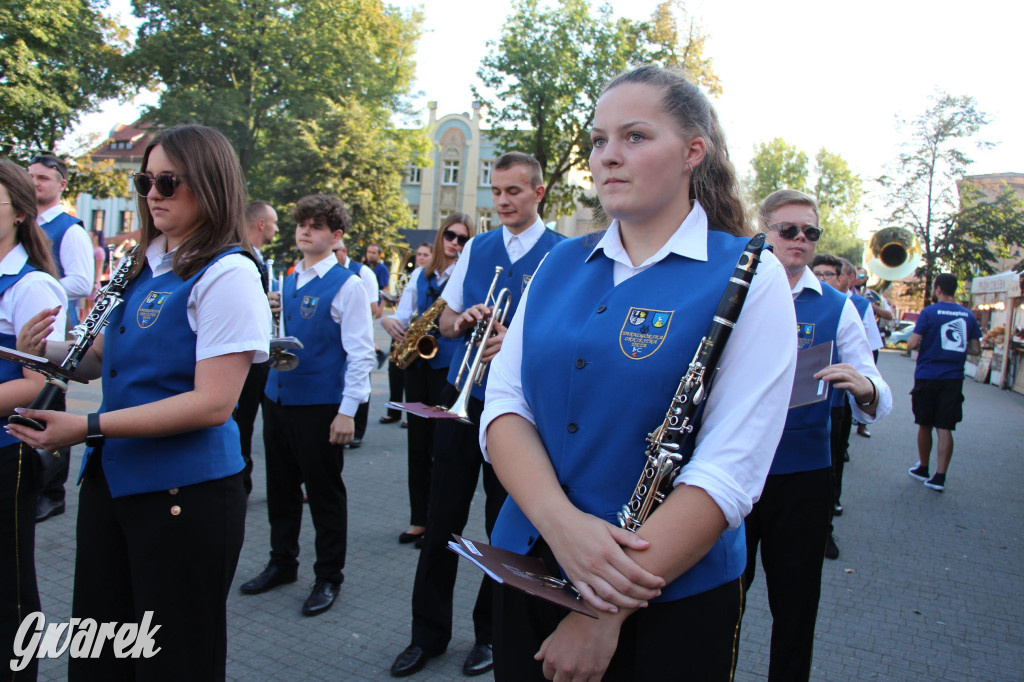 Przemarsz Tarnogórskiej Orkiestry Dętej rozpoczął Gwarki [FOTO]