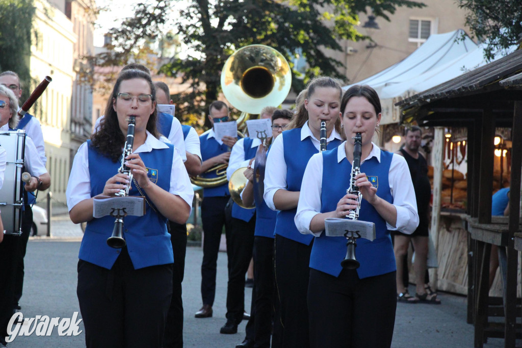 Przemarsz Tarnogórskiej Orkiestry Dętej rozpoczął Gwarki [FOTO]