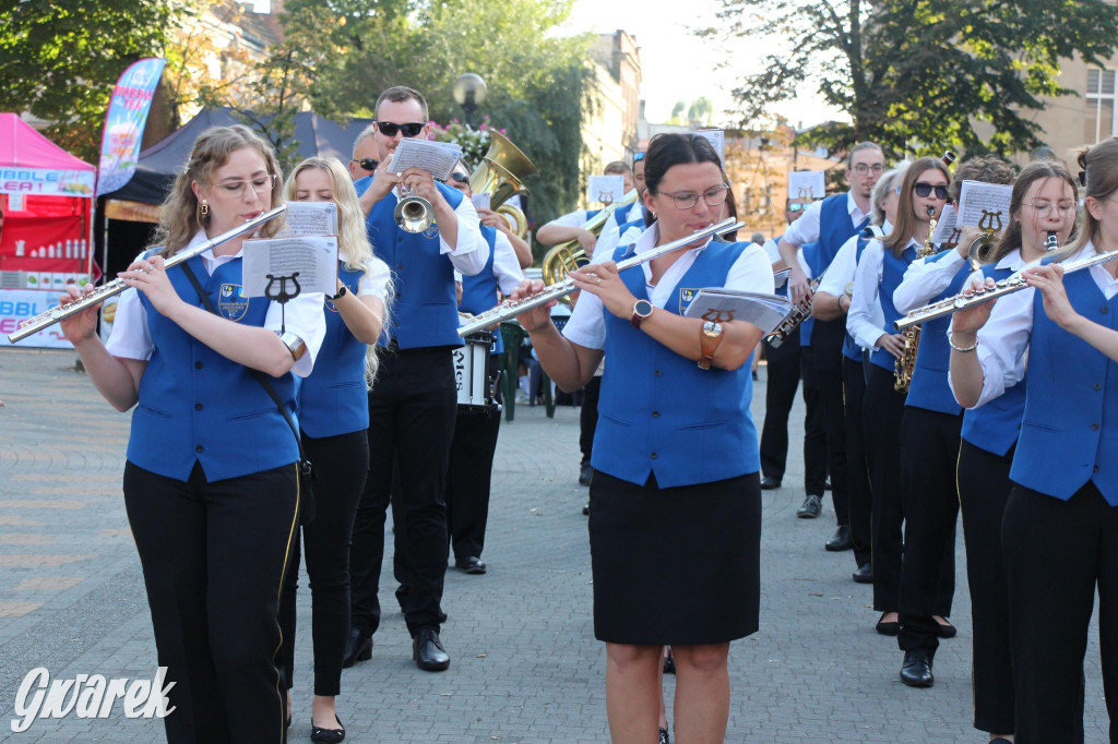 Przemarsz Tarnogórskiej Orkiestry Dętej rozpoczął Gwarki [FOTO]