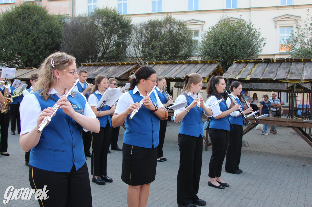 Przemarsz Tarnogórskiej Orkiestry Dętej rozpoczął Gwarki [FOTO]
