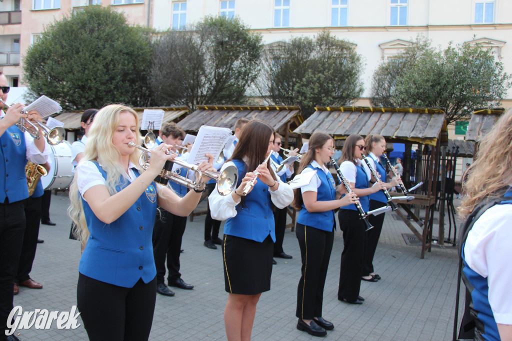 Przemarsz Tarnogórskiej Orkiestry Dętej rozpoczął Gwarki [FOTO]