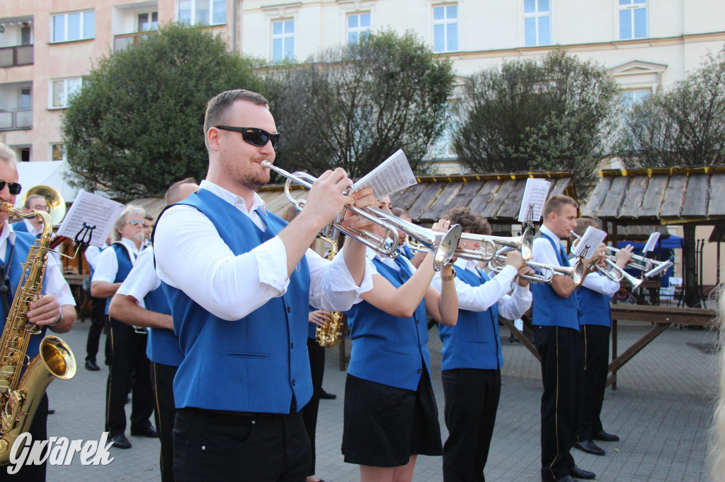 Przemarsz Tarnogórskiej Orkiestry Dętej rozpoczął Gwarki [FOTO]