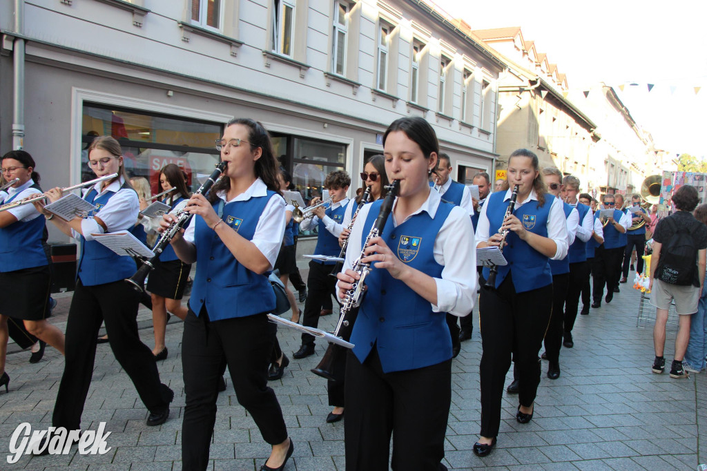 Przemarsz Tarnogórskiej Orkiestry Dętej rozpoczął Gwarki [FOTO]