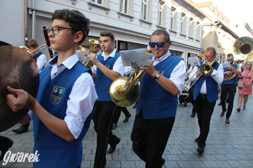 Przemarsz Tarnogórskiej Orkiestry Dętej rozpoczął Gwarki [FOTO]