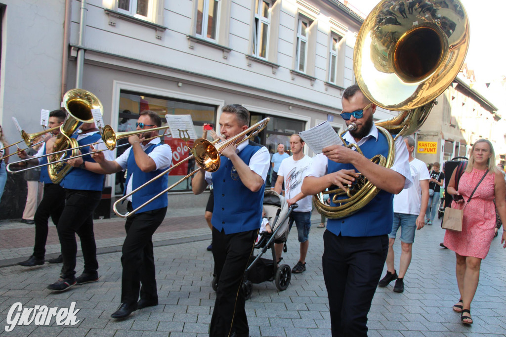 Przemarsz Tarnogórskiej Orkiestry Dętej rozpoczął Gwarki [FOTO]