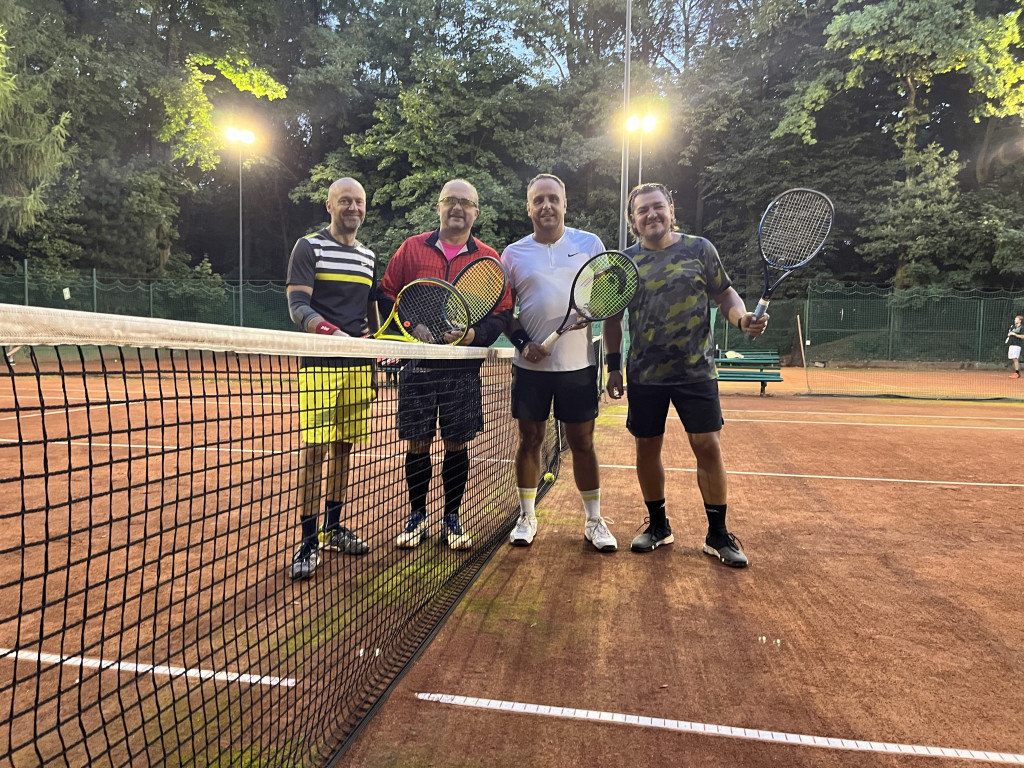 Tarnowskie Góry. Turniej tenisowy na kortach w parku