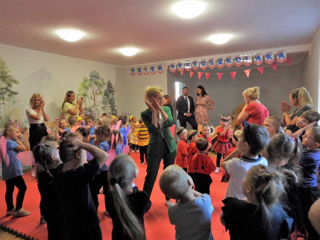 Sala do ćwiczeń dla dzieci w mieszkaniach po zakonnicach