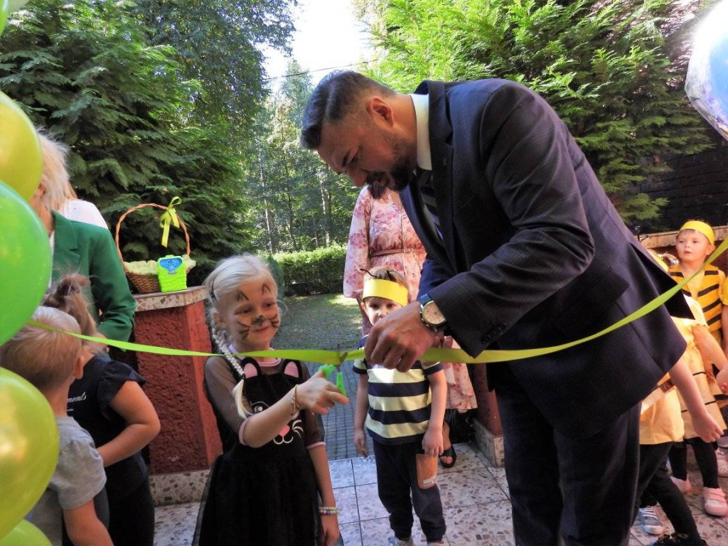 Sala do ćwiczeń dla dzieci w mieszkaniach po zakonnicach