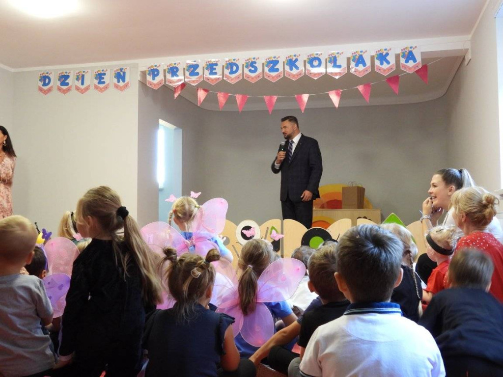 Sala do ćwiczeń dla dzieci w mieszkaniach po zakonnicach