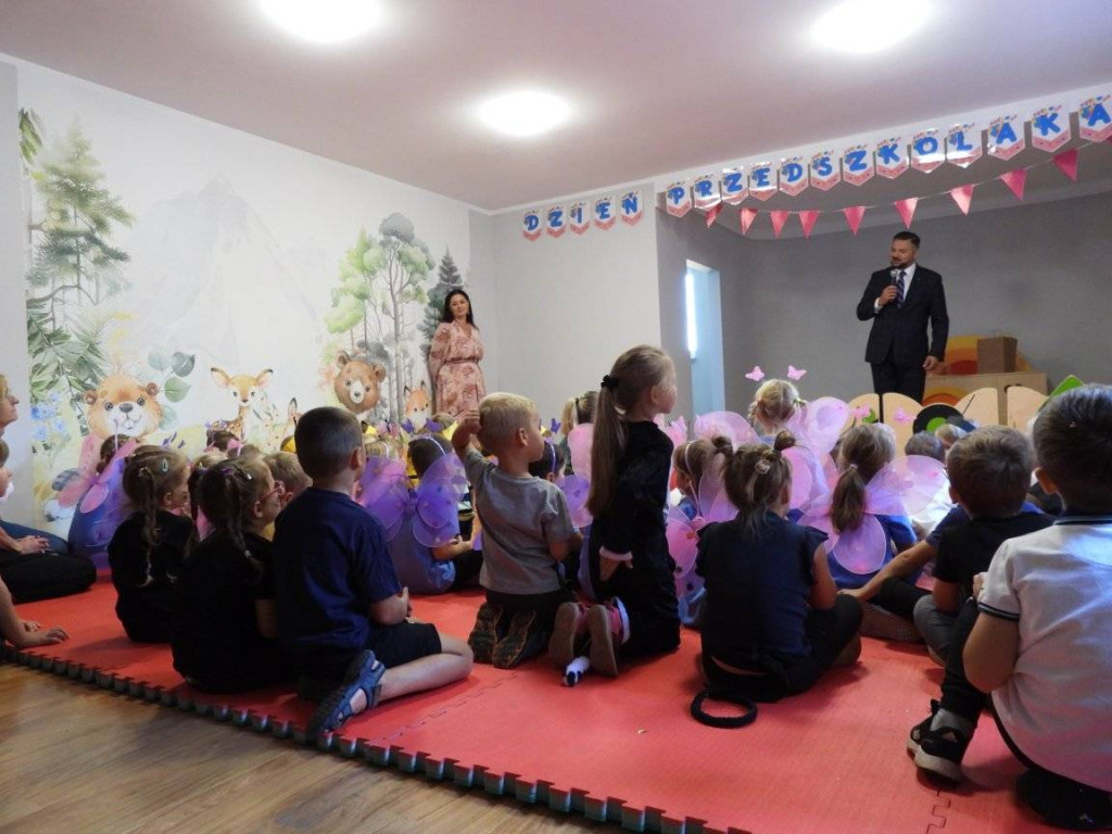 Sala do ćwiczeń dla dzieci w mieszkaniach po zakonnicach