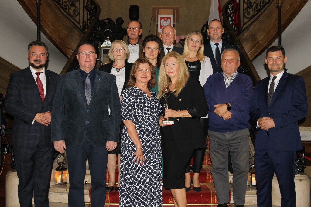 Nagroda dla miłośników, stypendia dla zdolnych uczniów