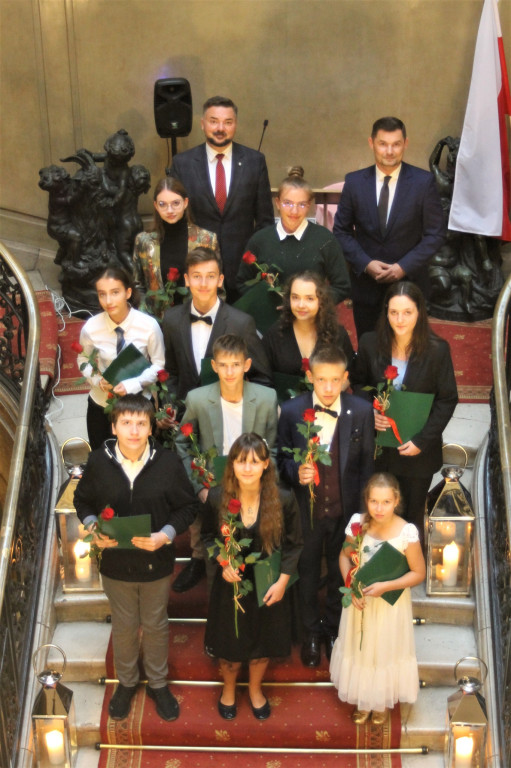 Nagroda dla miłośników, stypendia dla zdolnych uczniów