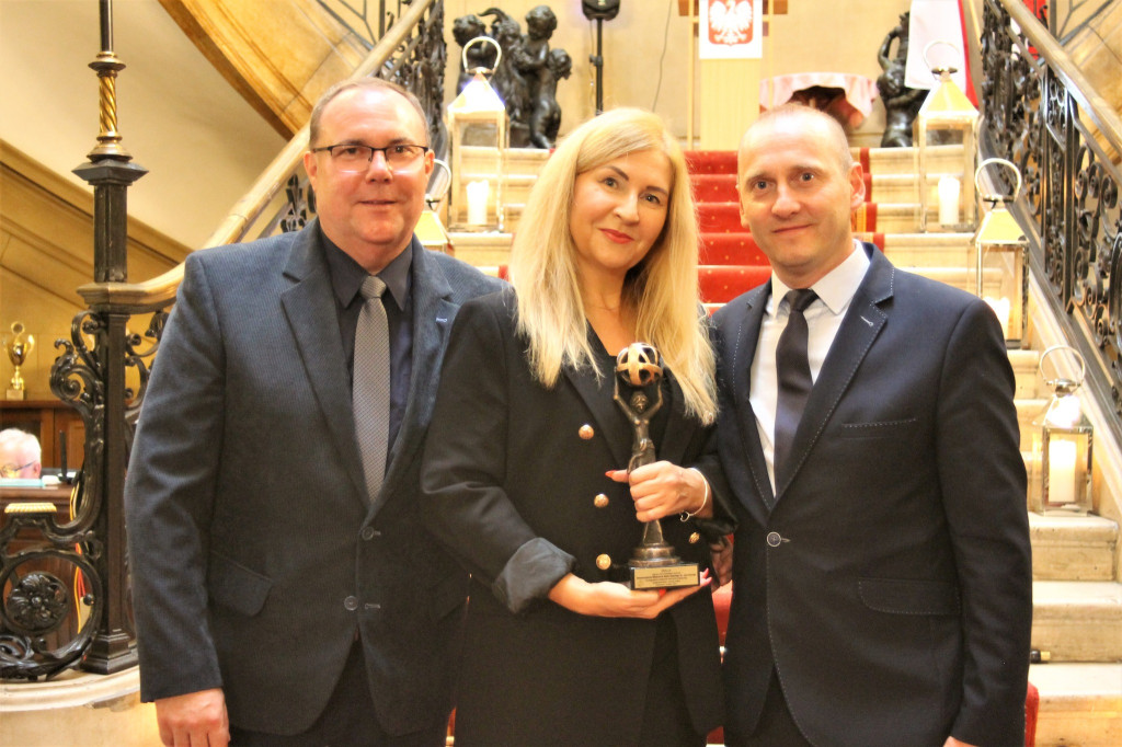 Nagroda dla miłośników, stypendia dla zdolnych uczniów