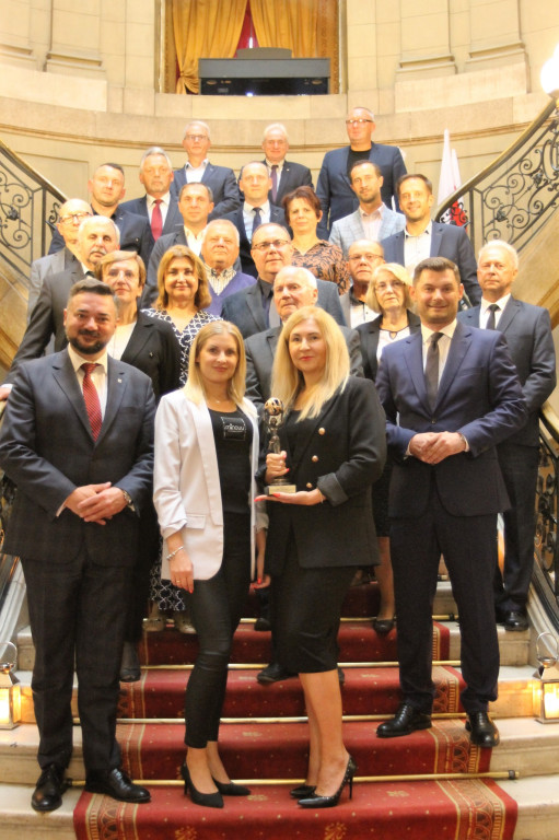 Nagroda dla miłośników, stypendia dla zdolnych uczniów