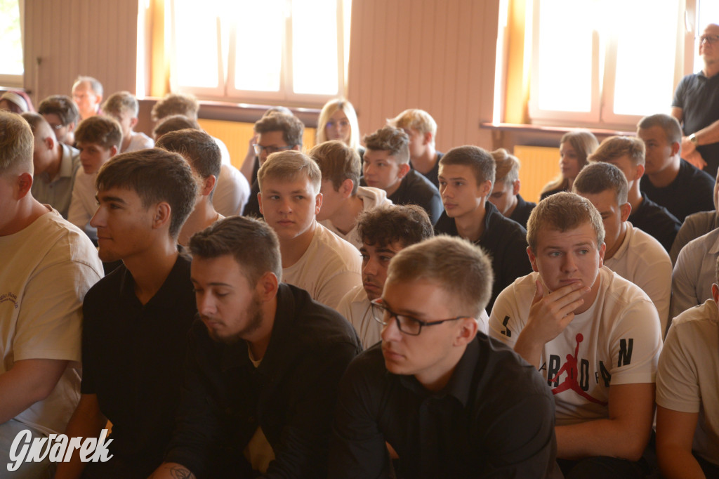 Tarnowskie Góry. Młodzież uczy się jak uniknąć wypadku