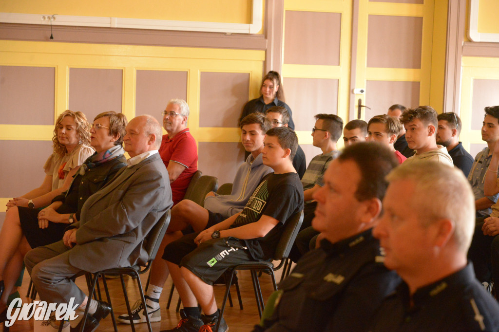 Tarnowskie Góry. Młodzież uczy się jak uniknąć wypadku