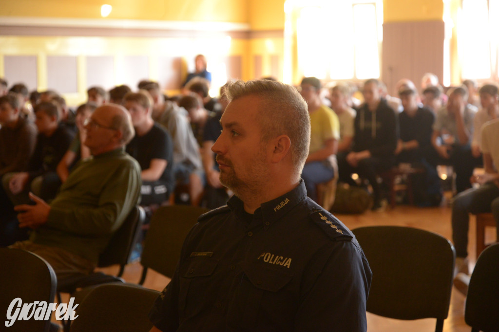 Tarnowskie Góry. Młodzież uczy się jak uniknąć wypadku