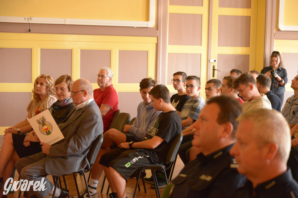 Tarnowskie Góry. Młodzież uczy się jak uniknąć wypadku