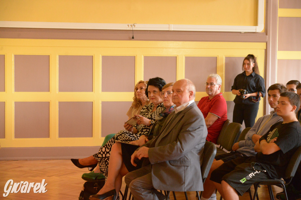 Tarnowskie Góry. Młodzież uczy się jak uniknąć wypadku