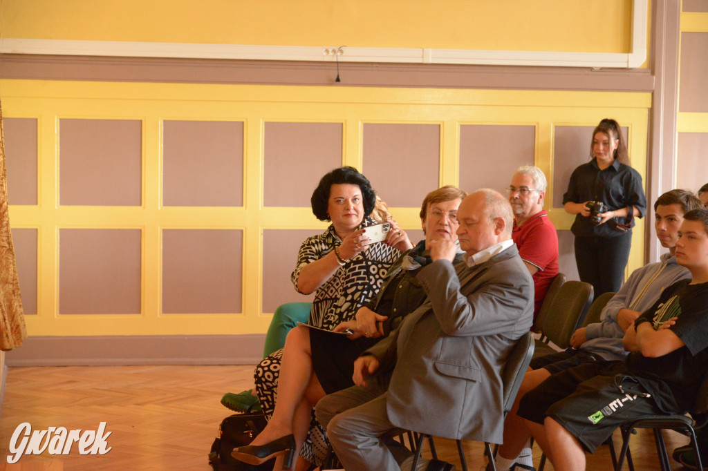 Tarnowskie Góry. Młodzież uczy się jak uniknąć wypadku