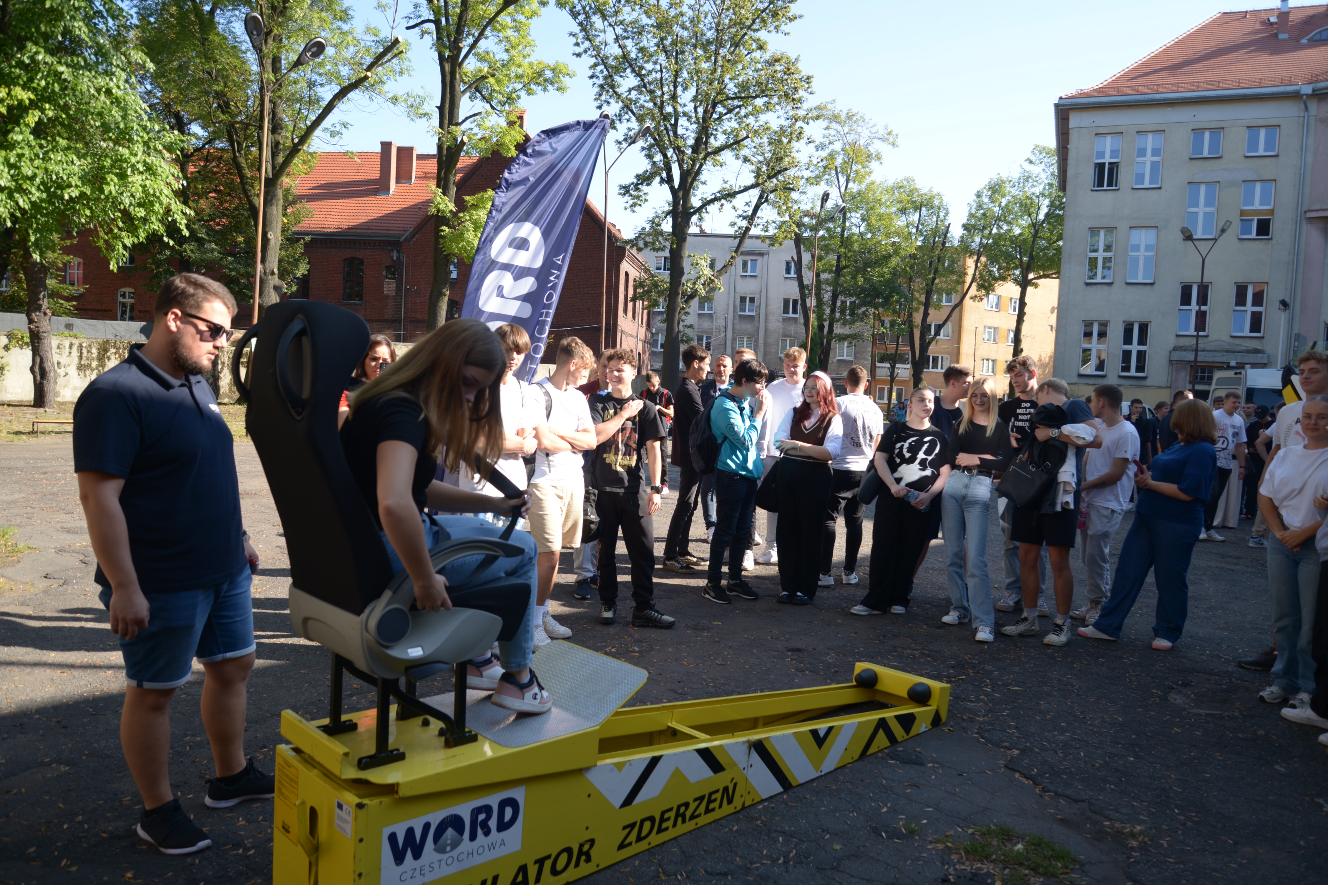 Tarnowskie Góry. Młodzież uczy się jak uniknąć wypadku