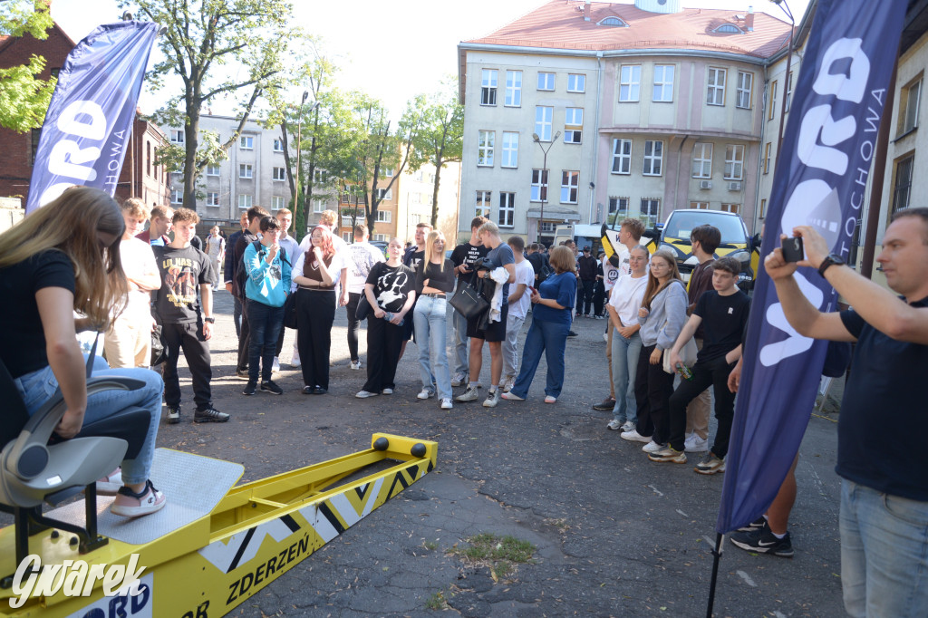 Tarnowskie Góry. Młodzież uczy się jak uniknąć wypadku