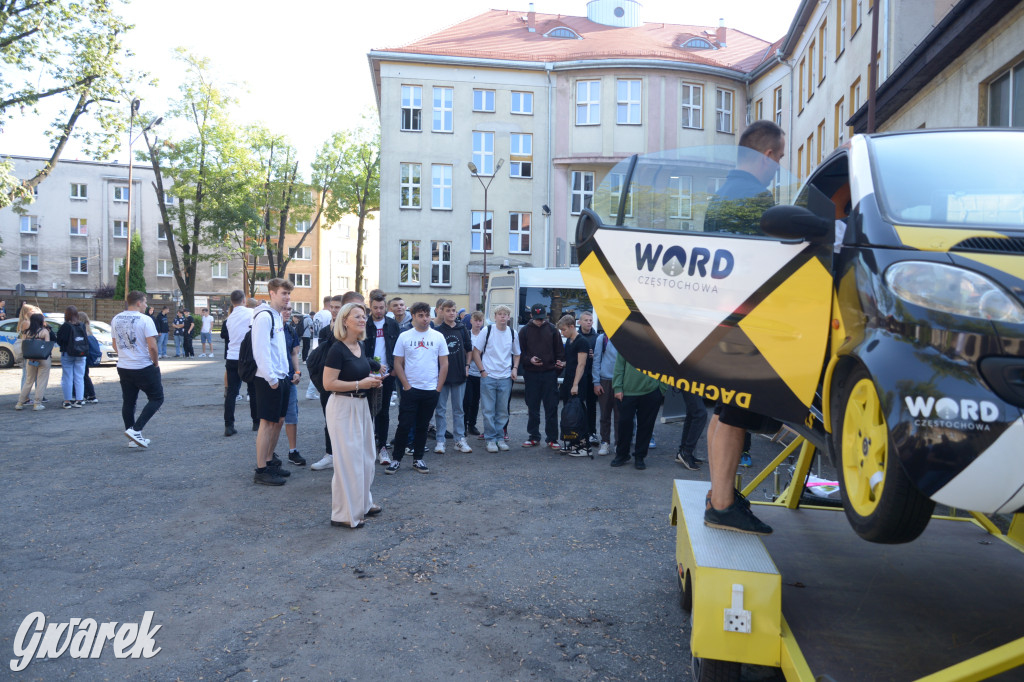 Tarnowskie Góry. Młodzież uczy się jak uniknąć wypadku