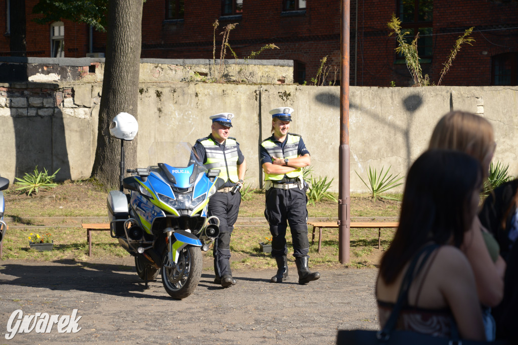 Tarnowskie Góry. Młodzież uczy się jak uniknąć wypadku