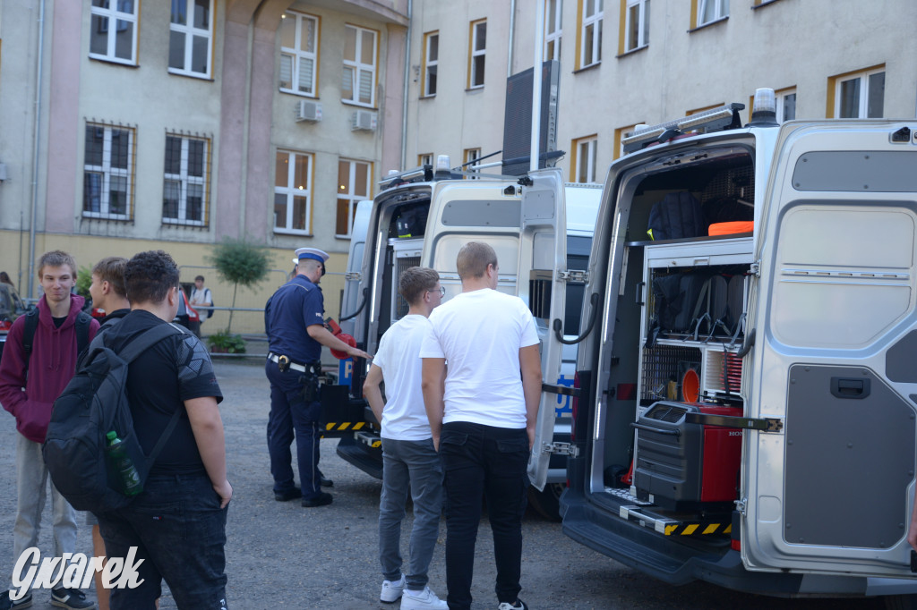 Tarnowskie Góry. Młodzież uczy się jak uniknąć wypadku