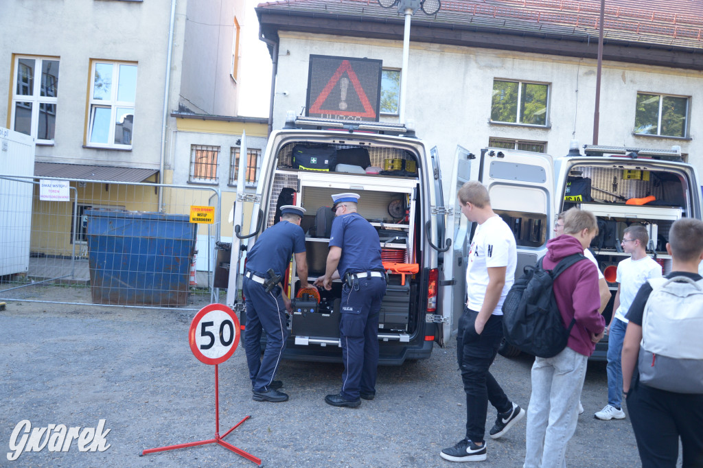 Tarnowskie Góry. Młodzież uczy się jak uniknąć wypadku